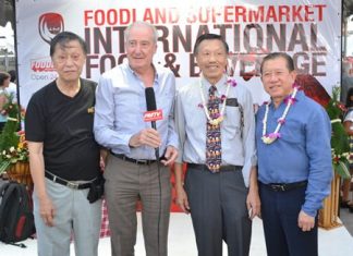 Dr. Iain Corness (2nd left) interviews for PMTV (L to R) Chairman Frank Lim, MD Edwin Lim, and Somsak Teerapattanakul, CEO of Foodland Co., Ltd.