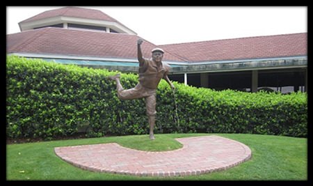 Payne Stewart’s memorable reaction on sinking that putt in 1999 – caught in bronze and put on permanent display at Pinehurst No 2.