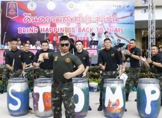 Chonburi military forces and regional police joined to “return happiness to Thais” at a parade and show in Pattaya.