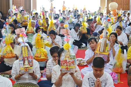 Citizens present items monks need for daily living at Wat Suttawas, showing the importance that citizens give to Buddhism.