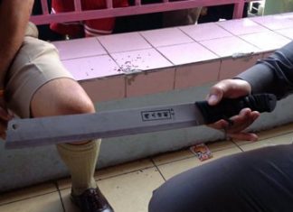 A 15-year-old boy from Phothisamphan Phitthayakhan School was taken into custody after being found with this 60cm-long knife.