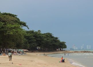 Yin Yom beach is quiet during the low season, prompting local vendors to ask the city to do something to stimulate tourism.