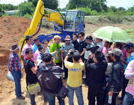 Mayor Itthiphol Kunplome and his entourage of government officials and media visited the construction site on June 24, saying that the city has been working to improve floodways by laying new drainage pipes and cleaning out canals to let water flow more freely.