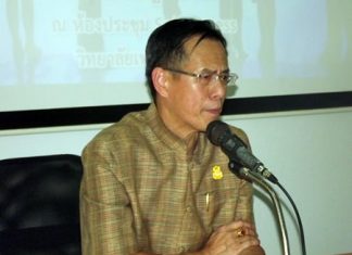 Deputy Gov. Pongsak Preechawit launched the “Volunteer Leaders Anti-Drug Project” at Pattaya Technical College in Nongket Yai.