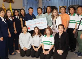 K-SME Co., led by Wutthichai Peewthong and Aphisit Litiwanon, raised 260,000 baht pouring cold water over their heads and donated 100,000 baht of this to the Banglamung Red Cross.
