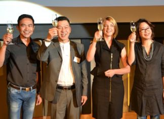 (L to R) Sukhumnanda Kukudom, Auttapon Thaweesuntorn, Assistant Director, TAT Pattaya, Kate Gerits, General Manager Holiday Inn Pattaya, and Jatuporn Phiukhao, Executive Assistant Manager Holiday Inn Pattaya, raise a toast to the opening of Holiday Inn Pattaya’s Executive Tower.