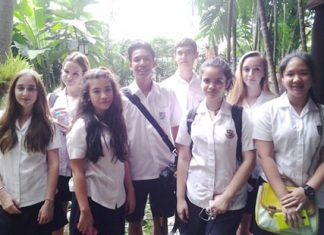 Year 10 students visit Jim Thompson’s House