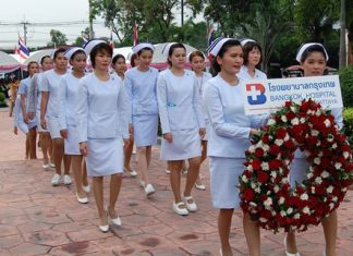 Nurse from Bangkok Hospital Pattaya bring carry a wreath to lay in front of the Rama V monument in Banglamung.
