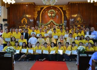 Group picture of the new church council with the bishop in the foreground.