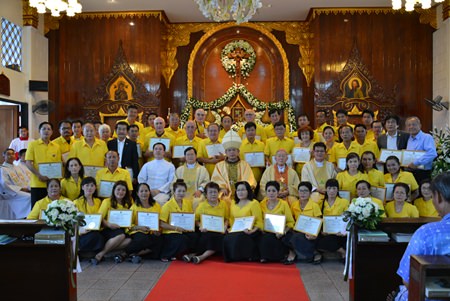 Group picture of the new church council with the bishop in the foreground.