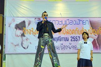 Manaswin “Tik Shiro” Nanthasaen entertains the students, giving a motivational speech at the World AIDS Day sex-education seminar for students from Pattaya schools 4 and 7.
