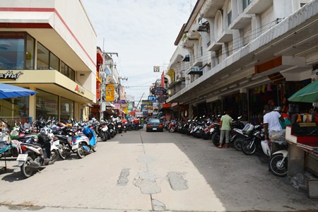 Parking almost always has been, and still is, a mess on Soi Post Office.