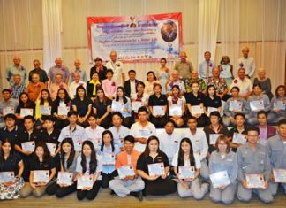 Volunteer teachers, organizers and trainees who have successfully completed the English Conversation for Better Life program gather for a group photo.