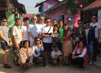 Bebe Michelsen and friends present a 99,999 baht donation and rice to Glory Hut Foundation Director Pornsawan Christpirak.