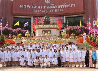 Government officials and city hall staff gather in front of the King Taksin Monument at city hall to mark the 245th anniversary of the coronation of King Taksin the Great.