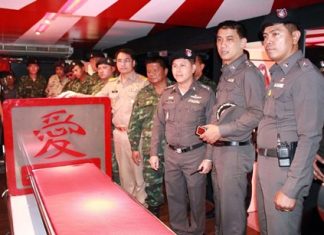 Pattaya police, Banglamung district officers and military personnel raid Tokyo Kids on Soi Kophai 10.