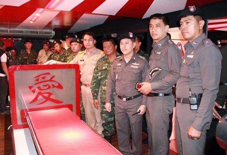 Pattaya police, Banglamung district officers and military personnel raid Tokyo Kids on Soi Kophai 10.