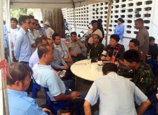 Pattaya taxi drivers complain to military officials that illegal drivers are stealing their business through violent intimidation.