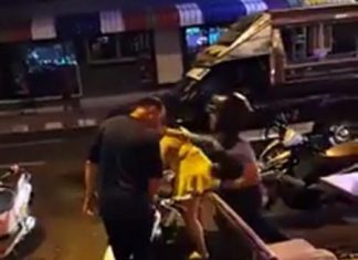 A motorcycle taxi knocks out a drunken Korean tourist with one punch.