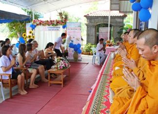 The Chonburi Health Care School celebrated its 10th anniversary by hosting a luncheon for nine monks invited to perform a prayer service for auspiciousness.