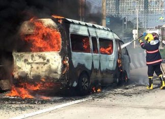 Five Nonthaburi tourists escaped harm when they fled their Toyota Commander moments before it was engulfed in flames after their day in Pattaya.