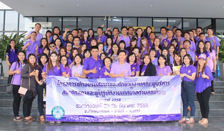 150 people from Mae Mo, Lampang came to study the population structure, health policies and civilization of Nongprue.