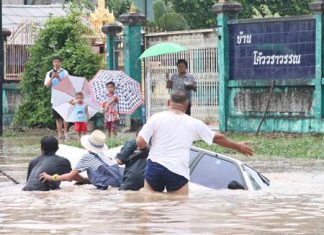 Jamlong Jaisa-ard narrowly escaped injury when the floodwaters he was trying to drive through became too deep.