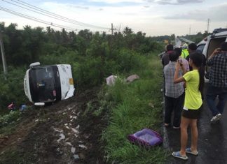 Seventeen Chinese tourists and the driver were injured when their tour bus slid off the road and flipped onto its side during heavy rain in Pong Sub-district.