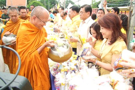 Local officials, their families, and members of the local community present alms in the early morning to honor HRH Crown Prince Maha Vajiralongkorn on his 63rd birthday.