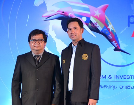 Well-known director Pradya Pinkaew (left) has been hired to produce a music video to help Mayor Itthiphol Kunplome (right) better promote tourism here once the ASEAN Economic Community begins.