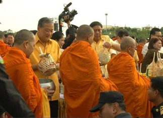Bangkok celebrates New Year with Buddhist ceremonies
