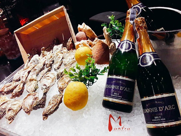 Sparkling Wine and Fine de Claire Oysters at Mantra