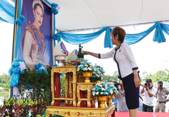 Navy Wives Association President Pranee Areenij presents a flower cone to pay respects before a portrait of HM Queen Sirikit.