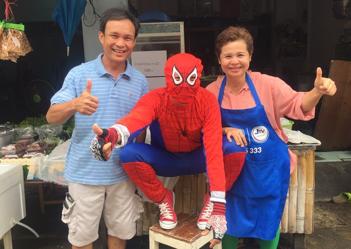 (L to R) Pol. Sen. Sgt. Maj. Suwit Phomsing, Spiderman, and Thanaporn Phomsing from the Sam Tam Hi-So Region 2 restaurant.