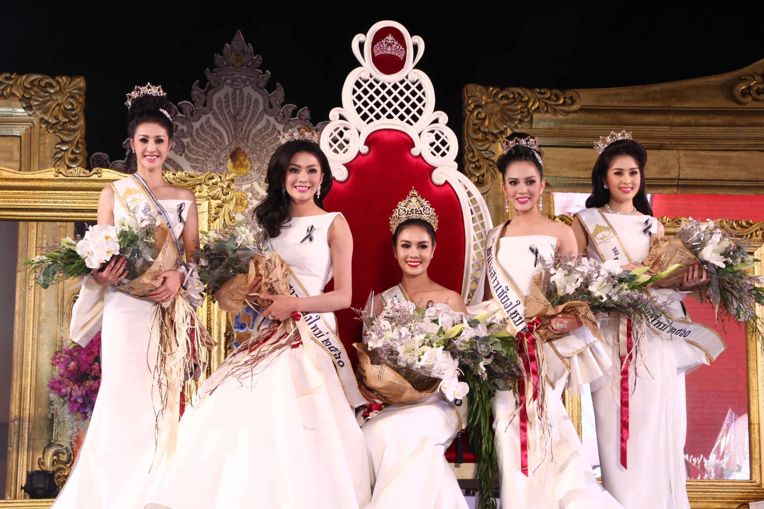 Miss Chiang Mai 2017 Supaporn Ritthipruk and her court with first runner up and runners up Prapasiri Intarungsri, Walulee Duangwana, Pijika Kongsatan, and Chayanith Tor Charoen.