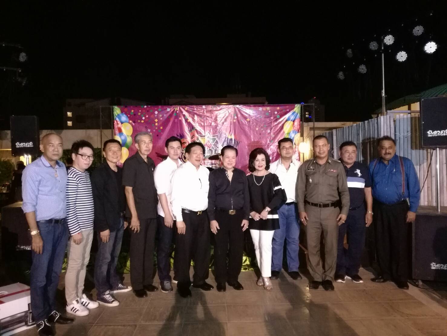 Guests of honour (l-r) Yuparaj Wongdaokul, secretary of the Buddha Amulet Club of Pattaya, Rattanachai Sutidechanai, former chairman of the Pattaya City Culture and Tourism Council, Niran Wattanasartsathorn, former mayor of Pattaya, Saksit Yaemsri, Pattaya city councilor, Rattakij Hengtrakul, managing director of Sopon Cable TV, Chanyut Hengtrakul, president of the Thai Tenpin Bowling Association, former MP Santsak and Kobkool Ngampiches, Krit Jiramongkol, VP of the Pattaya Business and Tourism Association, Pol. Col. Apichai Kroppech, Pattaya police chief, Chartchai Sawaenghasup, advisor to the World Gems Group, and Pratheep Malhotra, MD of Pattaya Mail.