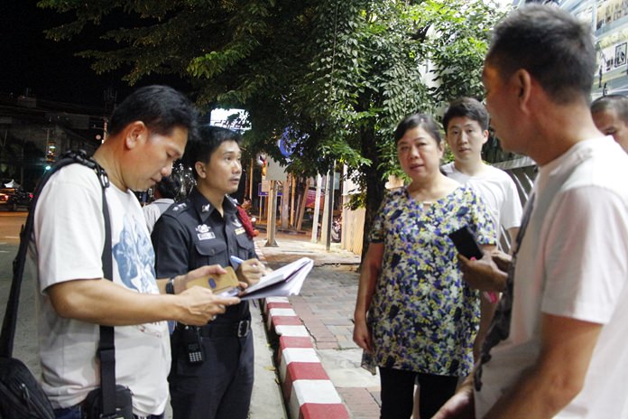 Thieves made off with 30,000 baht in cash and electronics when they snatched the handbag of a Chinese tourist.