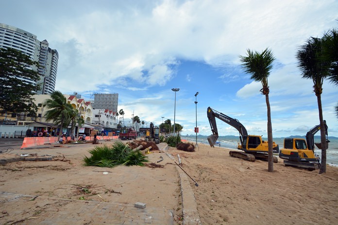 The year-long 600-million-baht Jomtien Beach shoreline renovation project has moved into Dongtan Beach.