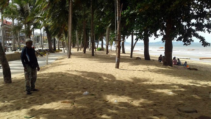 Pattaya Beach looked more pristine than it has in memory after umbrella vendors removed all their equipment from the sand for two days.