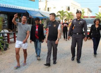 Community leader Virath Joyjinda leads police on a tour of the neighborhood where they were given an update on the Soi Korphai Community’s award-winning anti-drug program in hopes of taking it to other troubled neighborhoods.