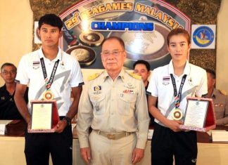 ‘Oat’ Nattapong Phonoparat (left) and ‘Daow’ Siriporn Kaewduang-ngam (right) wear their gold medals at a civic reception to celebrate their SEA Games success, held at the Surf Kitchen Restaurant in Jomtien on October 1.