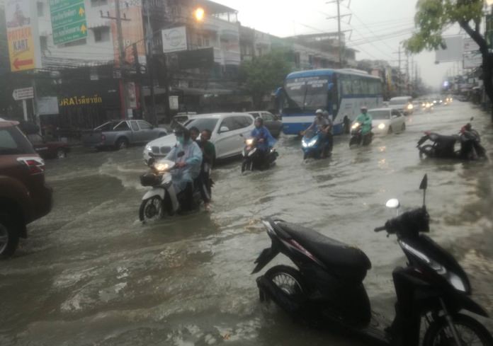 Thepprasit Road took the brunt of an Oct. 9 rainstorm, with the two-hour downpour bogging down traffic into Jomtien Beach.