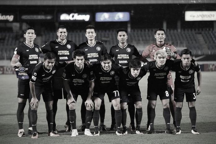 Pattaya United players pose for a team photo prior to the Thai Premier League game against Ubon UMT at the UMT Stadium in Ubon Ratchathani, Saturday, Oct. 14. (Photo/Pattaya United FC)