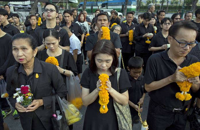 Thais marked one year since the death of His Majesty King Bhumibol with formal ceremonies and acts of personal devotion before an elaborate five-day funeral later this month. (AP Photo/Gemunu Amarasinghe)