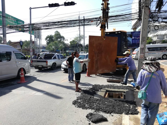 Pattaya road workers repair a broken drain cover on Soi Khao Talo that exposed a dangerous hole.