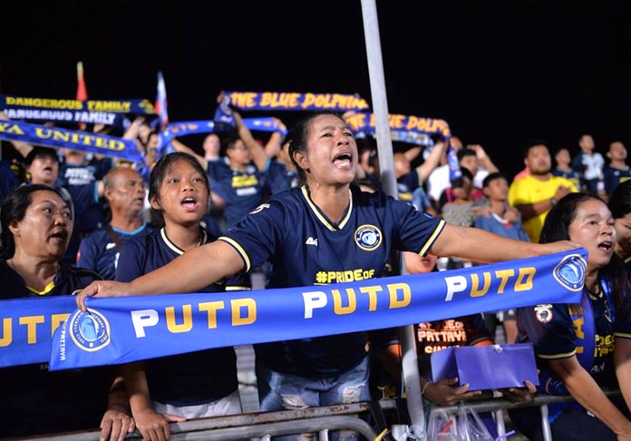 Dolphin fans try to rally their team against Bangkok United. (Photo/Pattaya United FC)