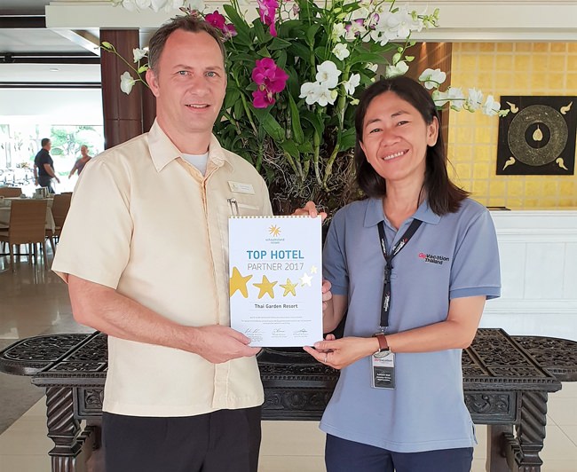 Thai Garden Resort Hotel Manager Danilo Becker (left) and Kalayanee, representing Go Vacation Thailand, proudly display Thai Garden Resort’s “Top Hotel Partner 2017” award from Schauinsland Travel in Germany.