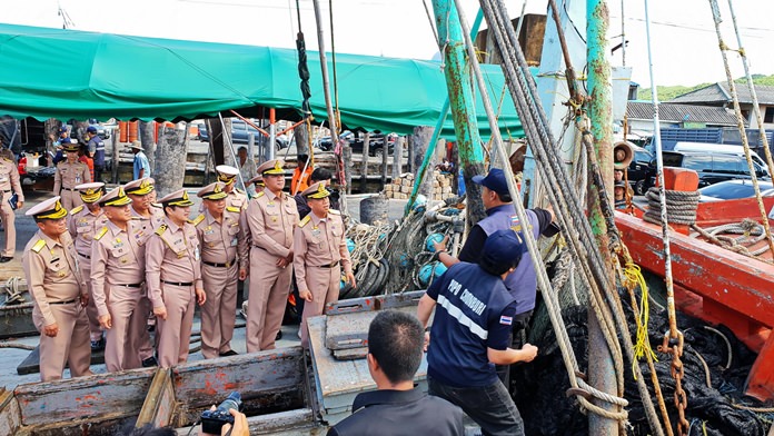 Adm. Pichet Thanasret and his team conducted a thorough inspection of fishing boats at Samae San pier.