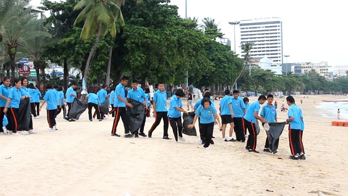 Pattaya residents, government workers and students clean the city’s beach to honor HM the King for his birthday.