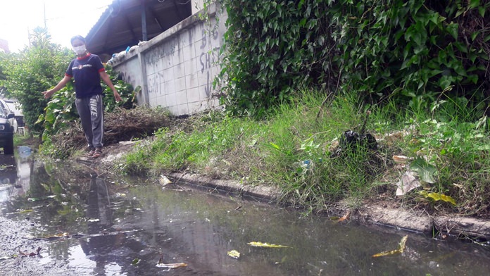 Pattaya officials inspected the Thepprasit Housing Authority Village Community following complaints about stinking sewage backing up onto the street during rainstorms.